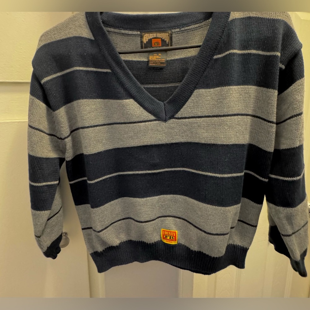 Like new FB County Girl Cropped Sweater. 
Navy/Blue.